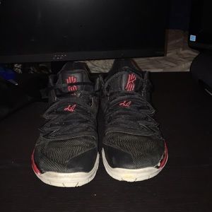 Nike Kyrie 5 “bred ’’ size 7